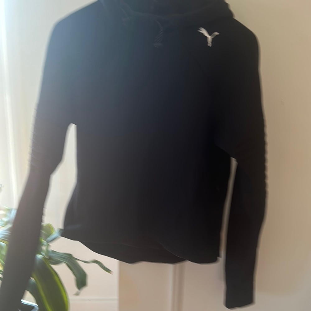 Men’s sweatshirt  details on sleeve